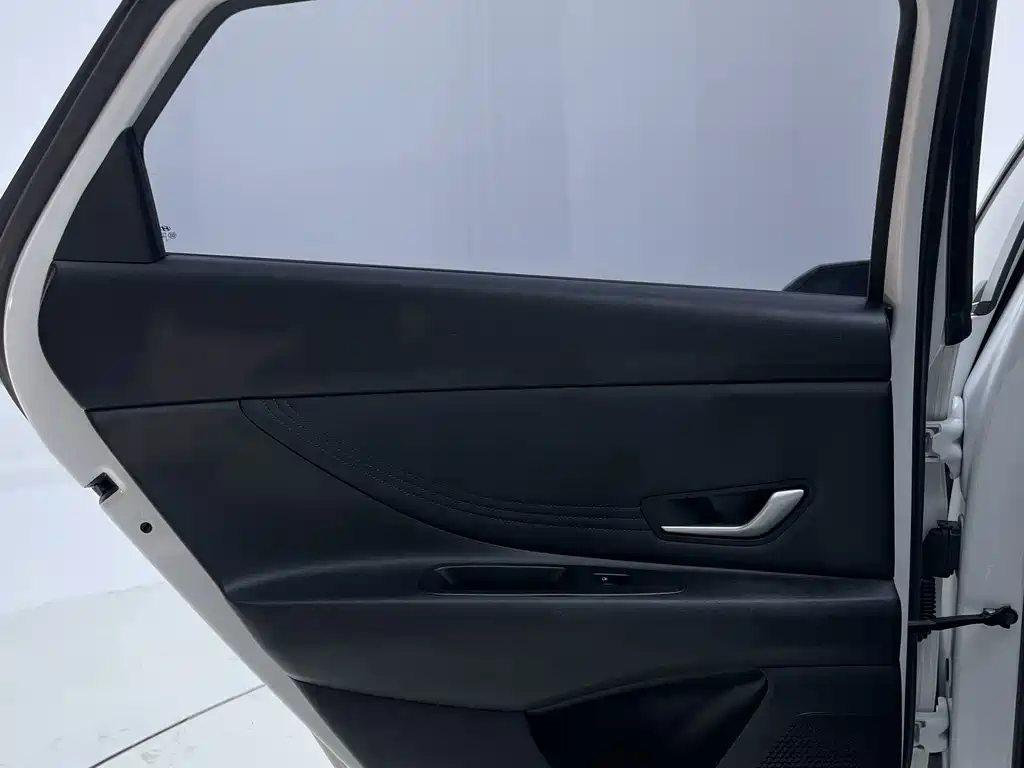 Hyundai Elantra 2022 — фото 25