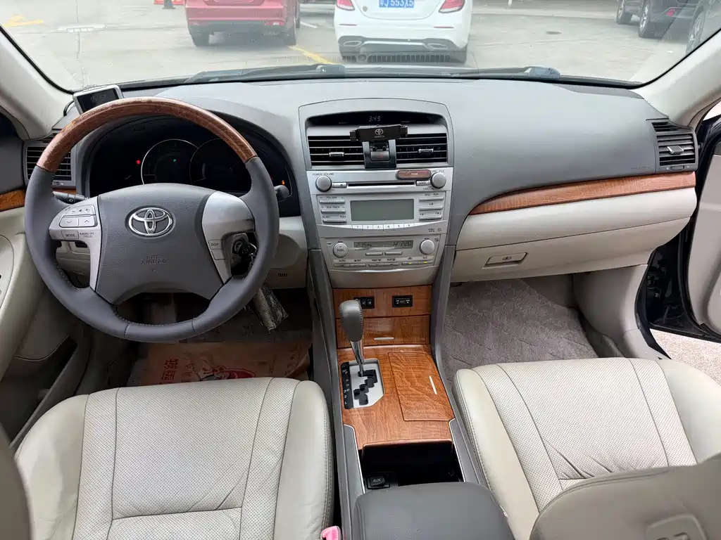 Toyota Camry 2013 — фото 25