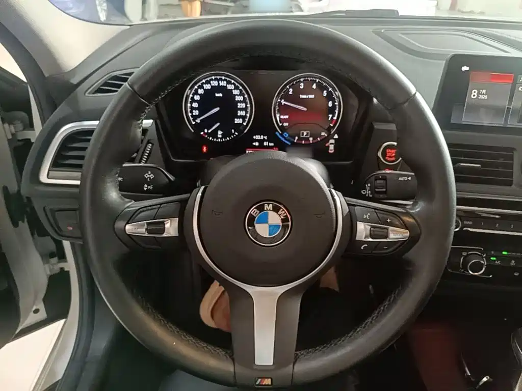 BMW 1 Series 2019 — фото 11