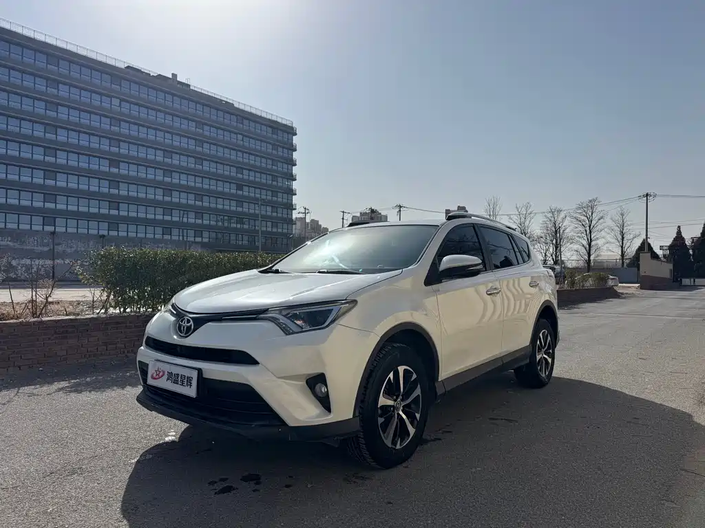 Toyota RAV4 2018 — фото 1