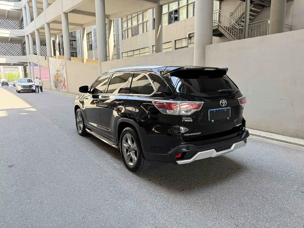 Toyota Highlander 2018 — фото 6