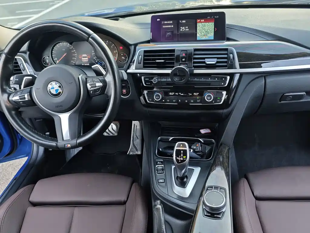 BMW 3 Series 2019 — фото 12