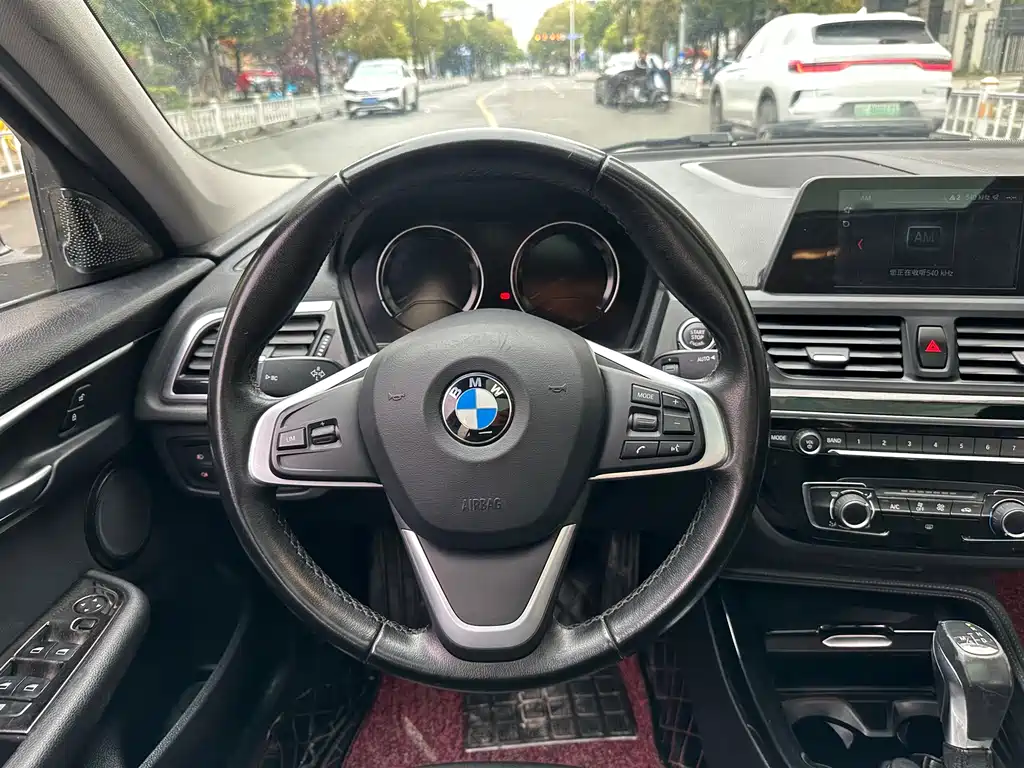 BMW 1 Series 2018 — фото 13