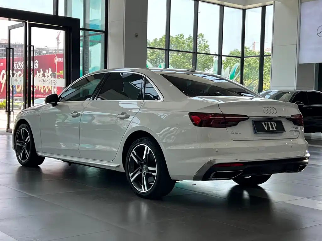 Audi A4L 2021 — фото 4