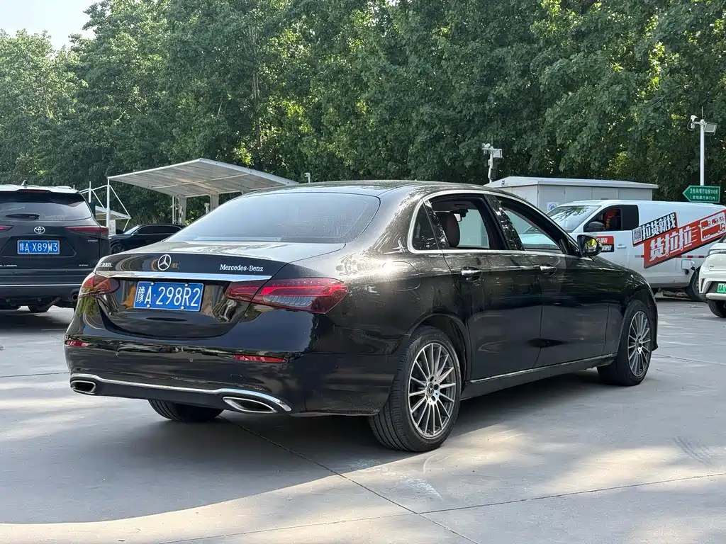 Mercedes-Benz E-Class 2023 — фото 9