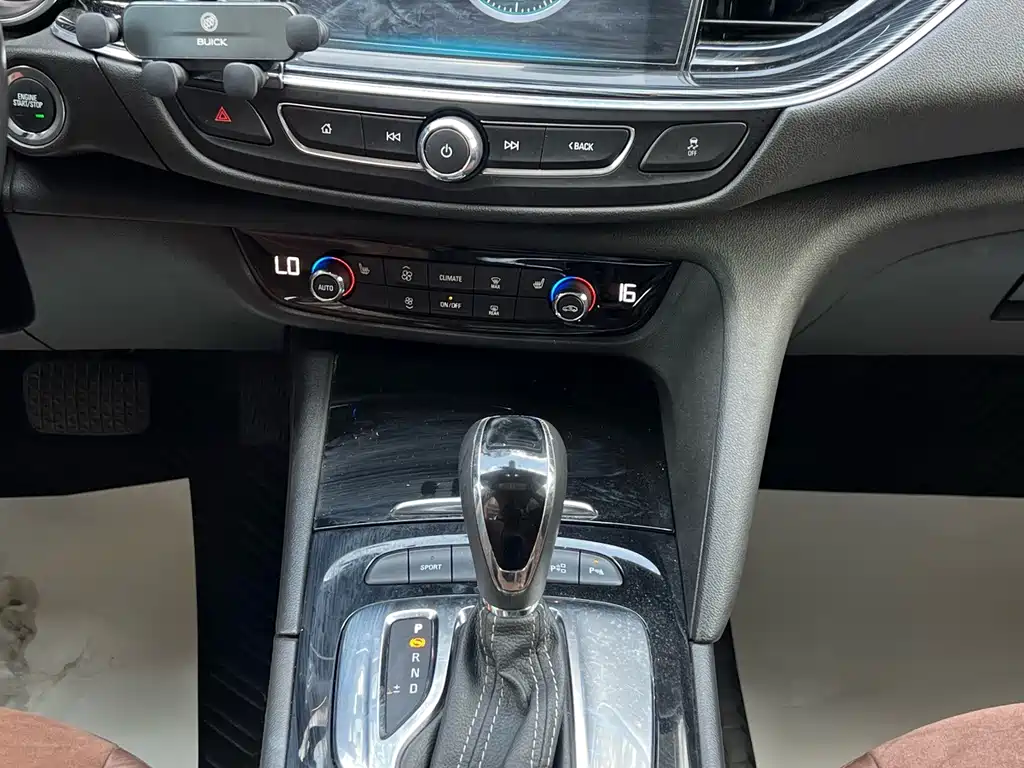 Buick Regal 2020 — фото 20