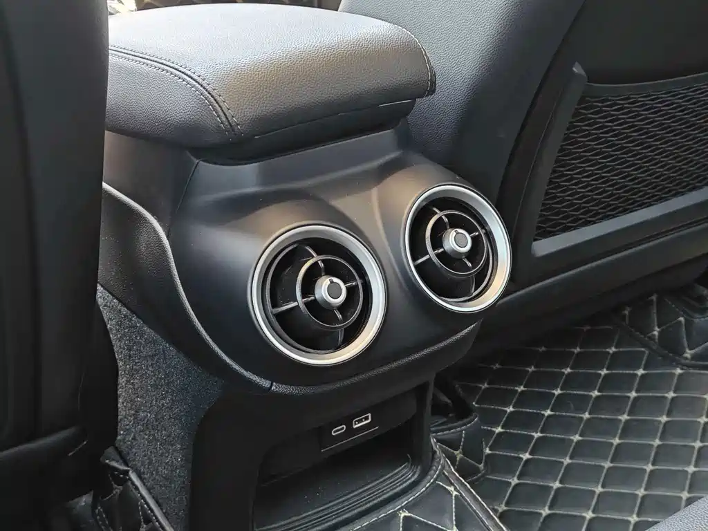 Alfa Romeo Stelvio 2023 — фото 14