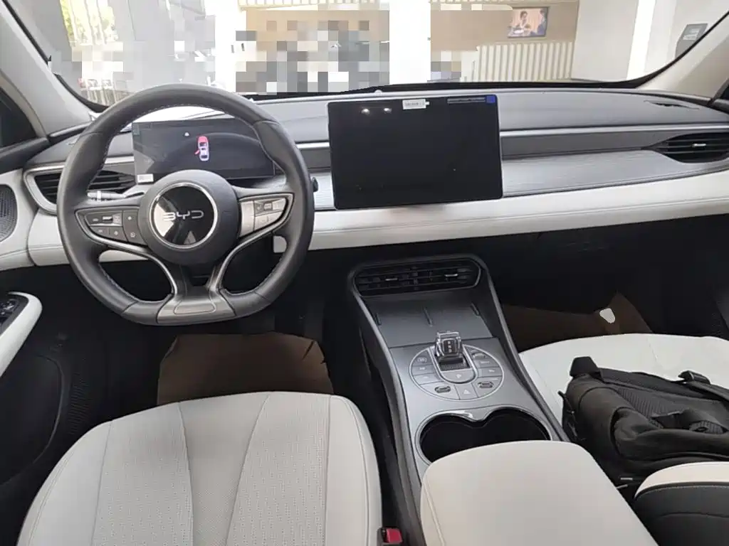 BYD Seal 05 DM-i 2025 — фото 10