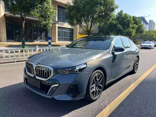 BMW i5 2024