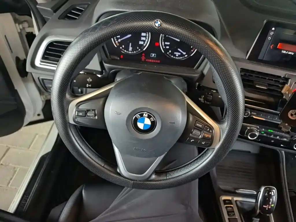 BMW 1 Series 2020 — фото 15