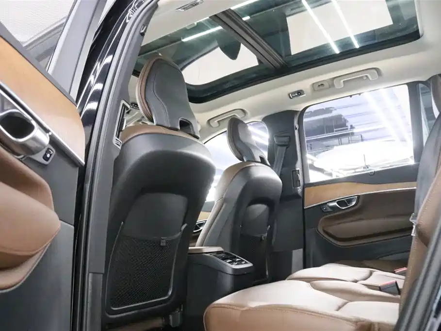Volvo XC90 2019 — фото 16