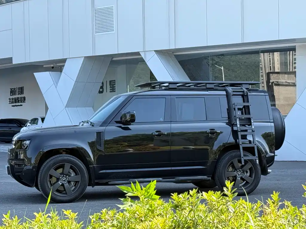Land Rover Defender 2023 — фото 19