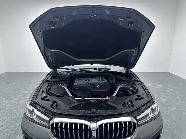 BMW 5 Series 2023 — фото 9