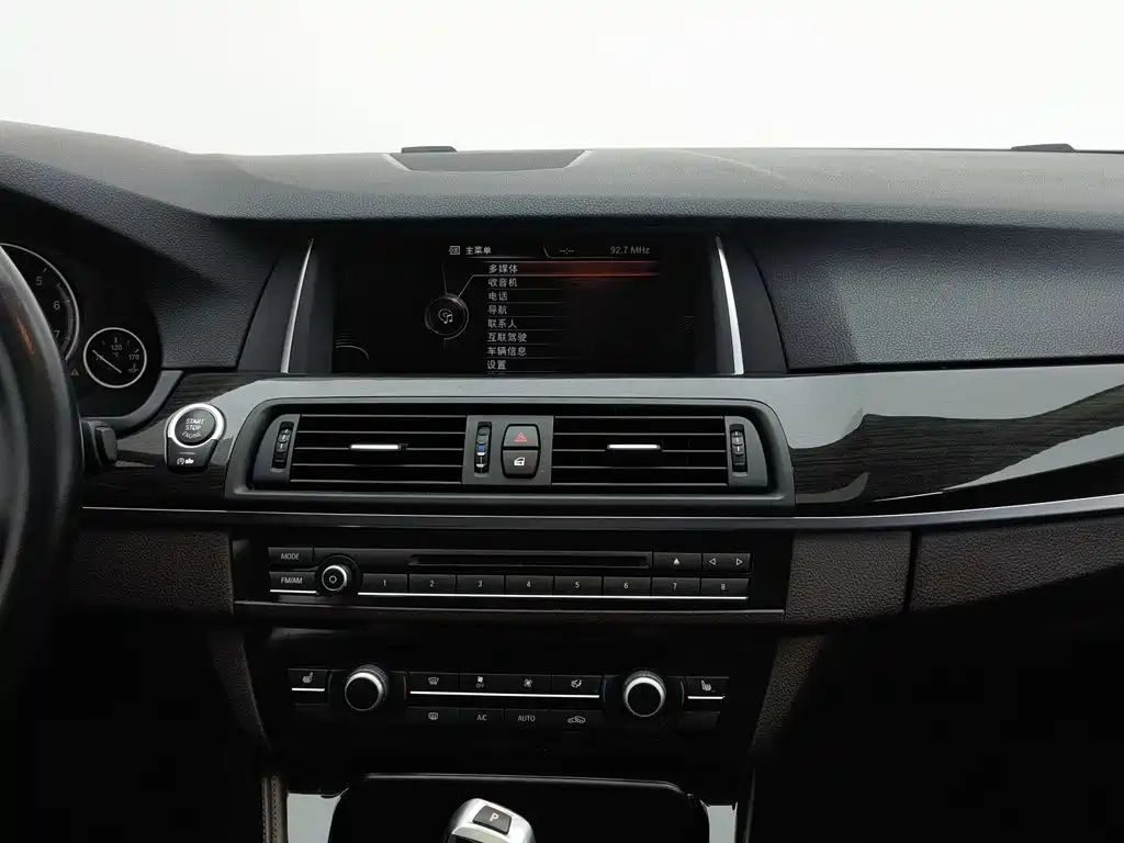 BMW 5 Series 2015 — фото 12
