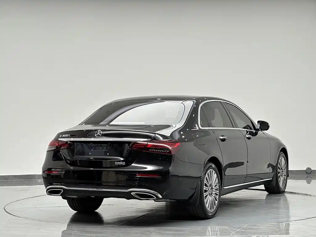 Mercedes-Benz E-Class 2023 — фото 8