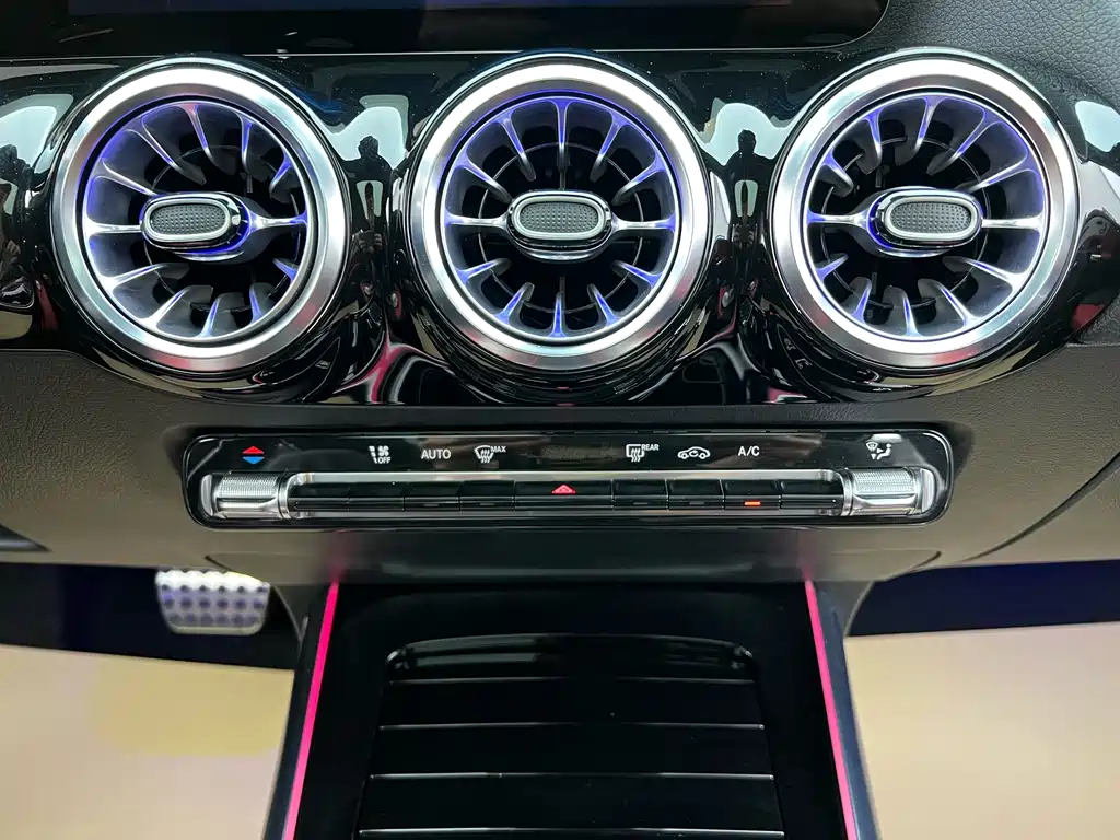 Mercedes-Benz GLA AMG 2023 — фото 15