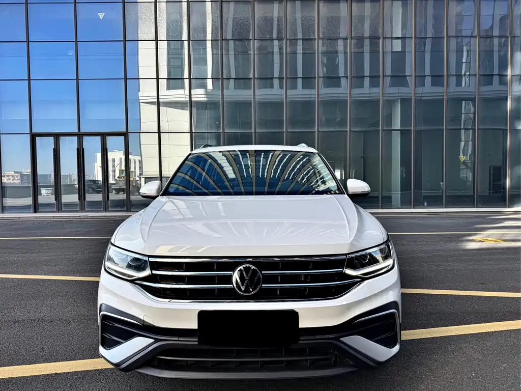 Volkswagen Tiguan L 2023 — фото 2