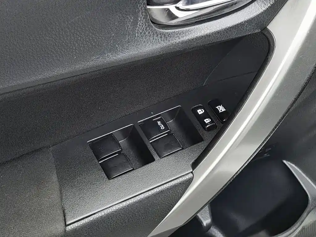 Toyota Corolla 2015 — фото 9