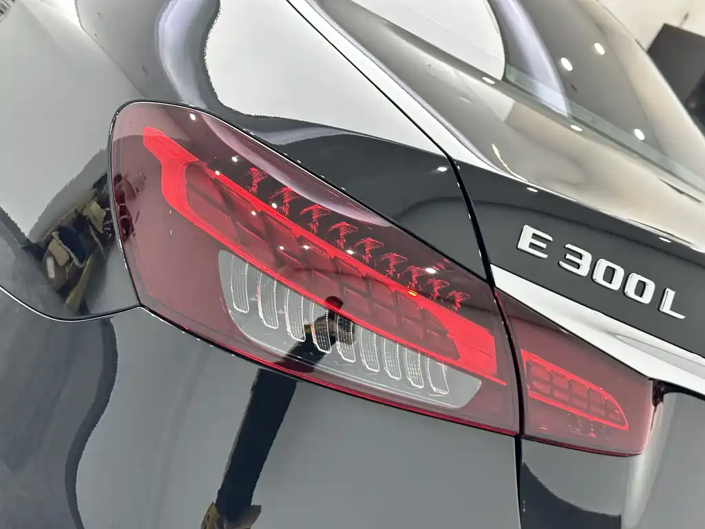 Mercedes-Benz E-Class 2023 — фото 23