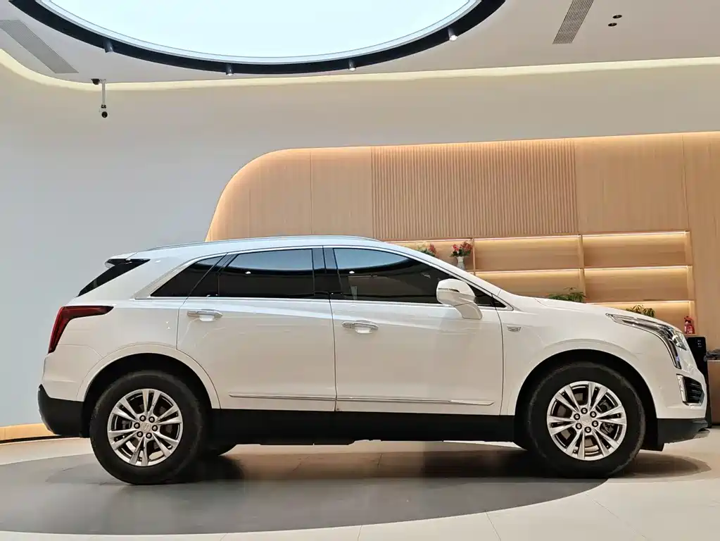 Cadillac XT5 2023 — фото 4