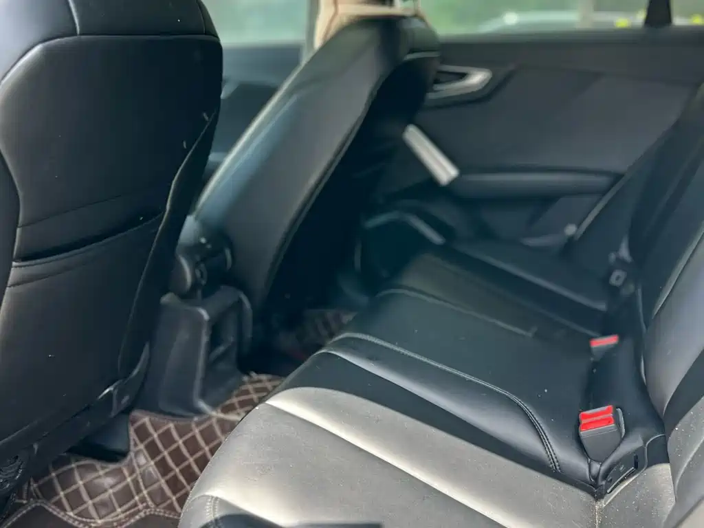 Audi Q2L 2020
