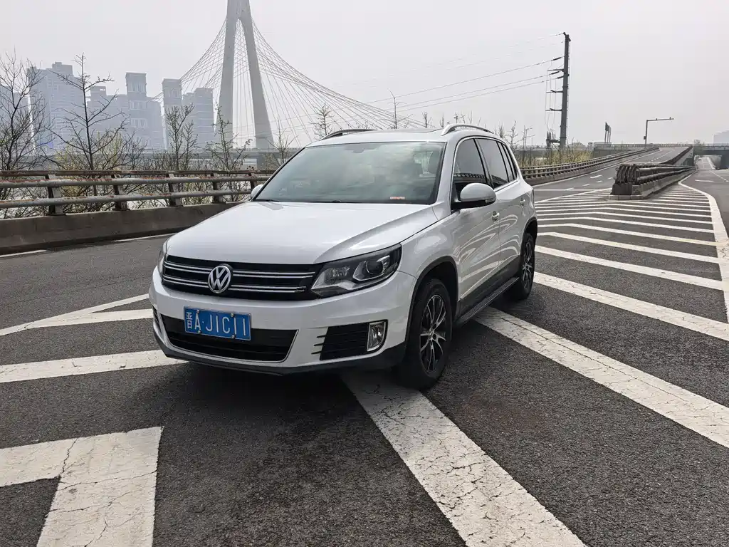 Volkswagen Tiguan 2015 — фото 1