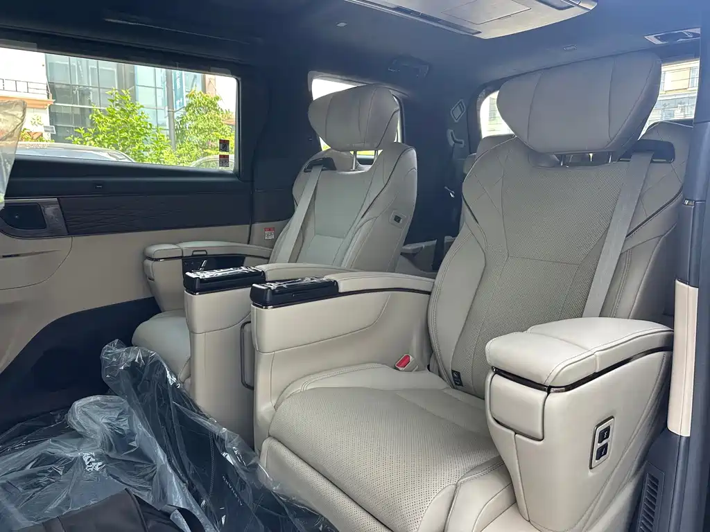 Toyota Alphard — фото 7