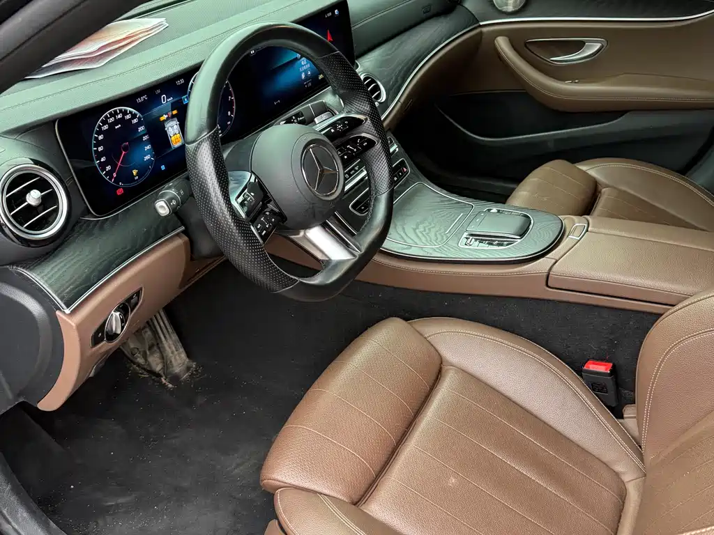 Mercedes-Benz E-Class 2023 — фото 10