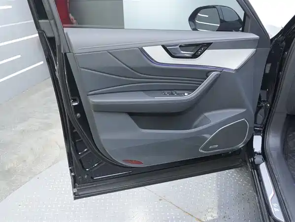 Hongqi HS5 2025