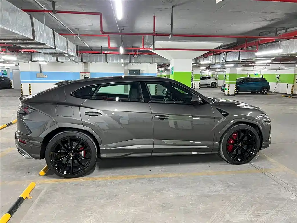 Lamborghini Urus 2021