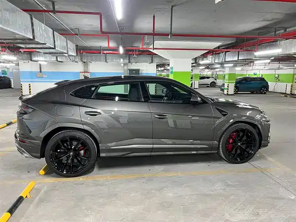 Lamborghini Urus 2021