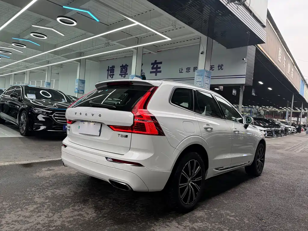 Volvo XC60 2018 — фото 19
