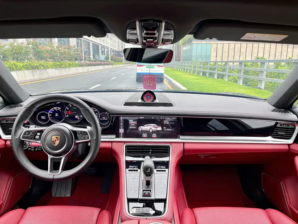 Porsche Panamera 2019 — фото 10