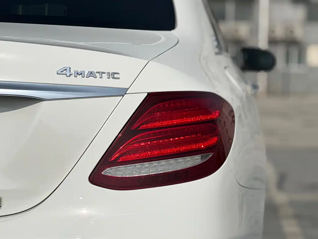 Mercedes-Benz E-Class 2017 — фото 28