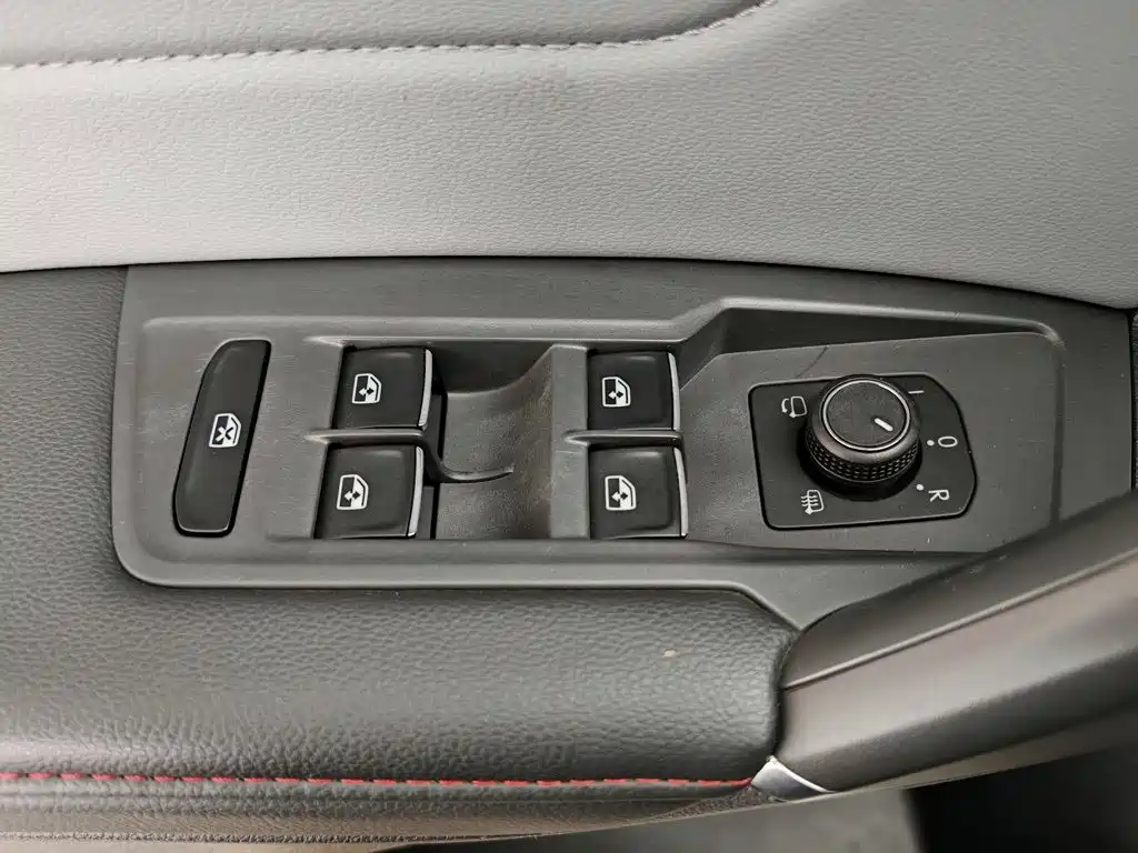 Volkswagen Tiguan L 2023 — фото 9