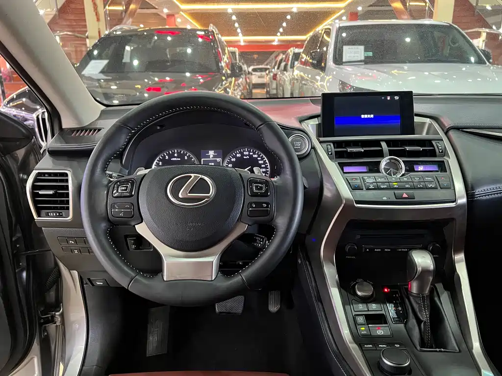 Lexus NX 2016 — фото 9