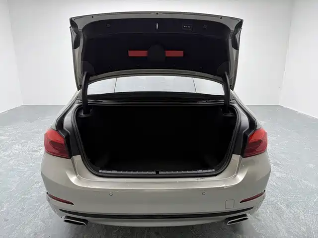 BMW 5 Series 2020 — фото 16