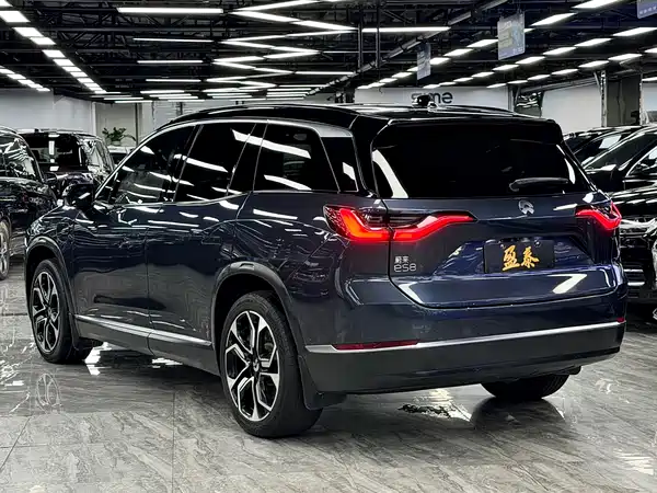 NIO ES8 2021