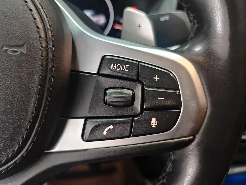 BMW 5 Series 2019 — фото 12
