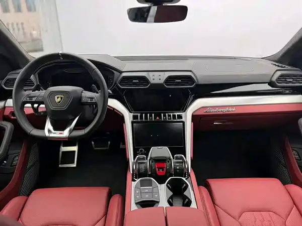 Lamborghini Urus 2024