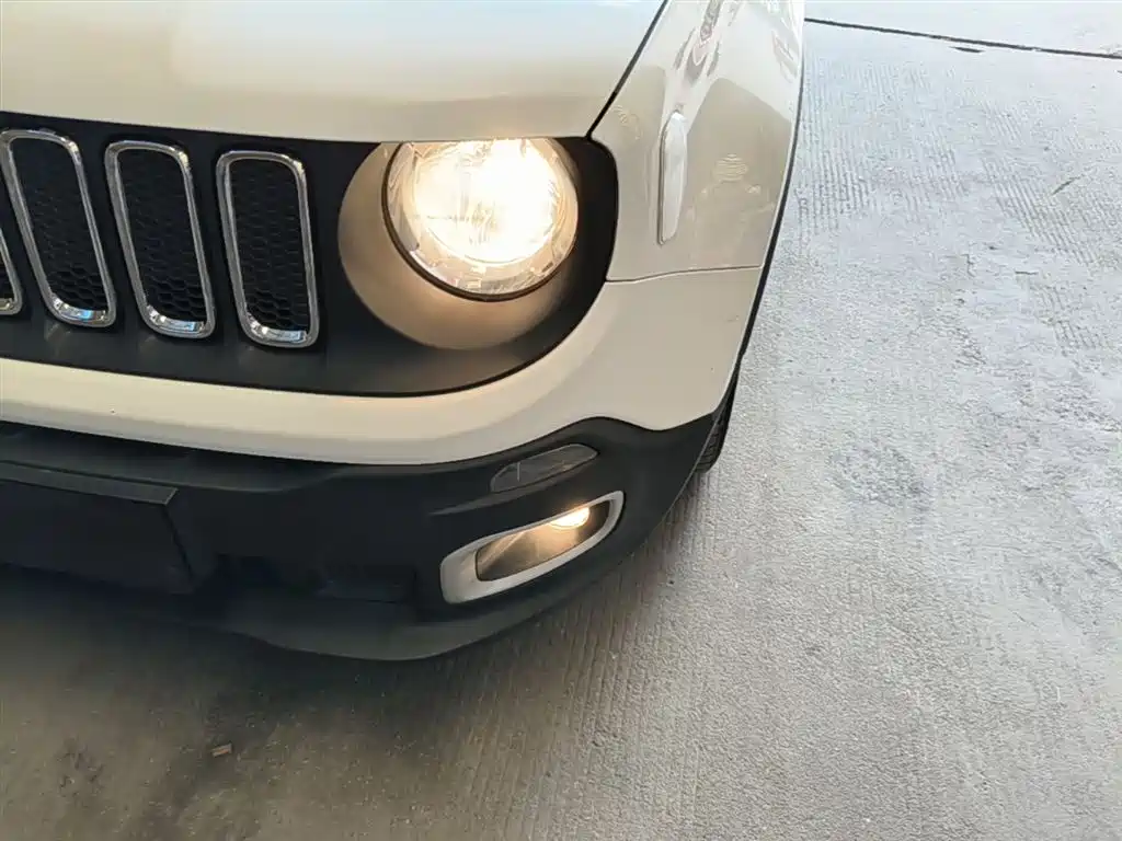 Jeep Renegade 2017 — фото 24