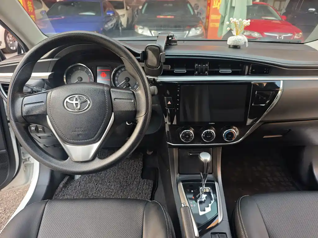 Toyota Corolla 2015 — фото 13