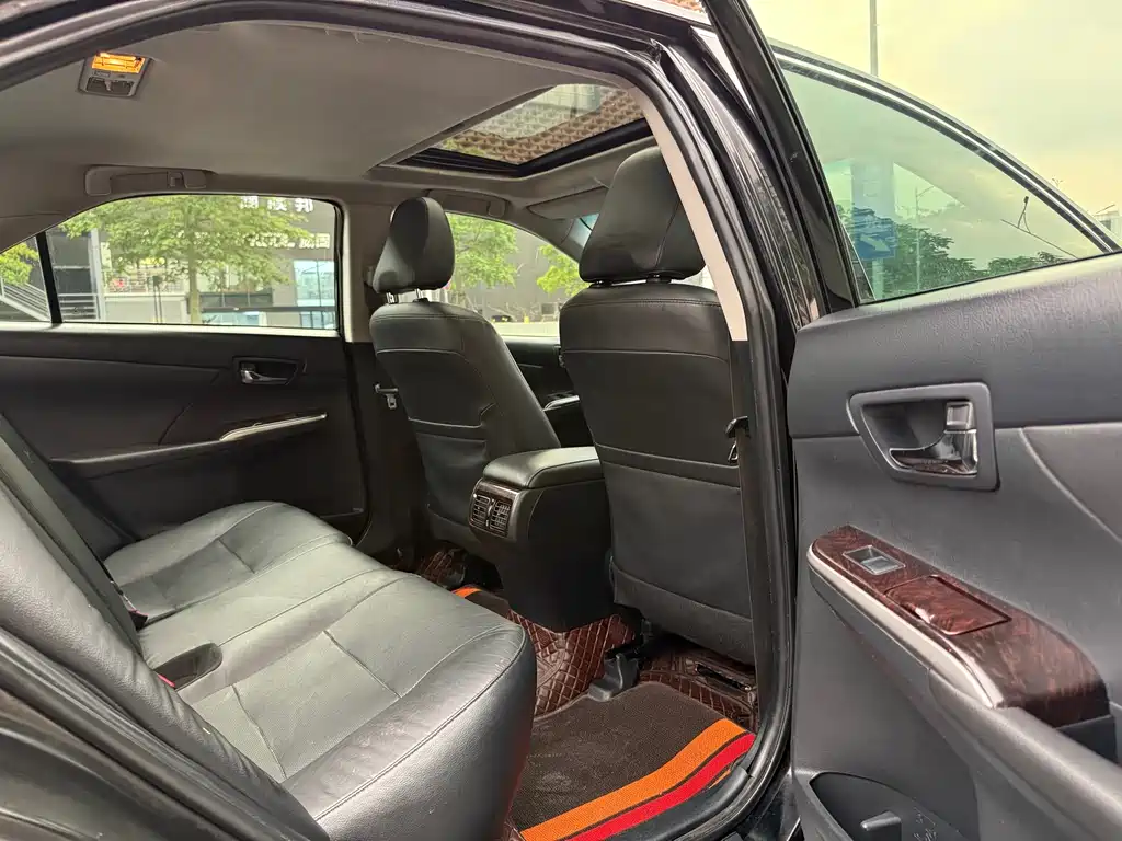 Toyota Camry 2015 — фото 16