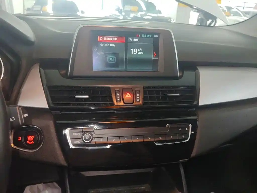 BMW 2 Series Active Tourer 2018 — фото 13