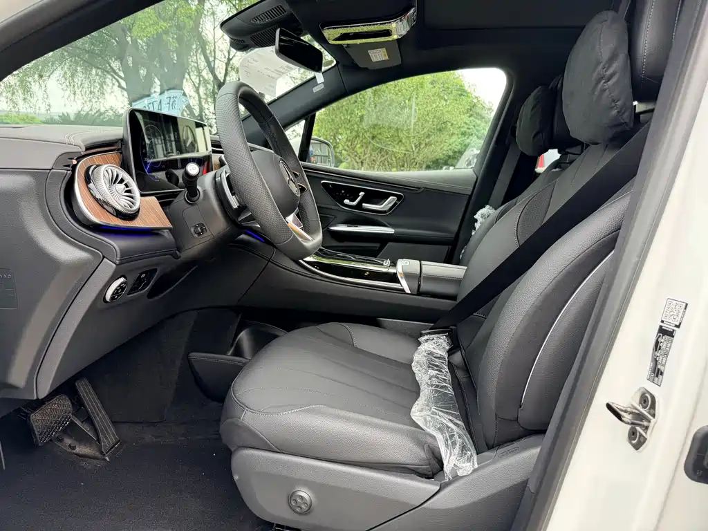 Mercedes-Benz EQE SUV 2025
