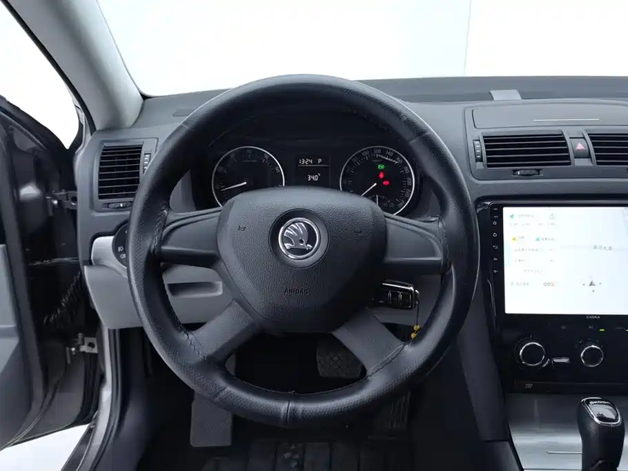 Skoda Octavia 2015 — фото 15