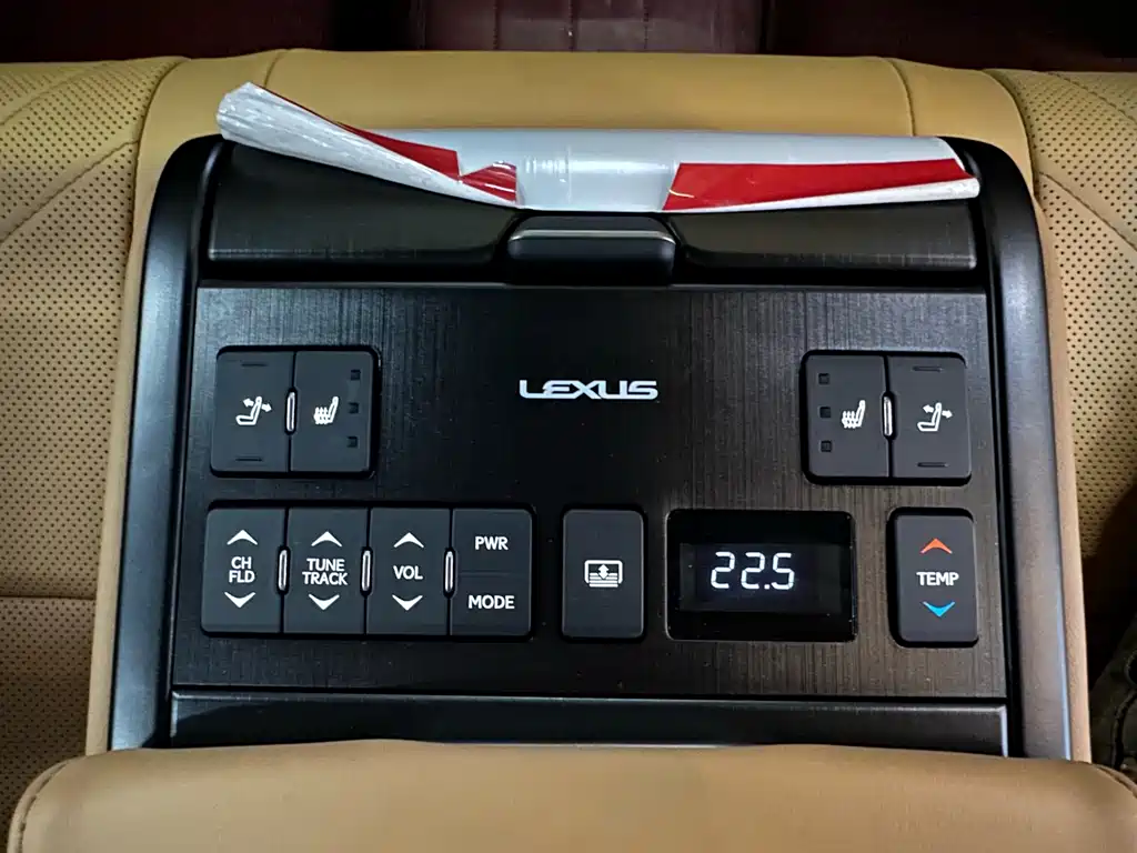 Lexus ES 2020 — фото 16