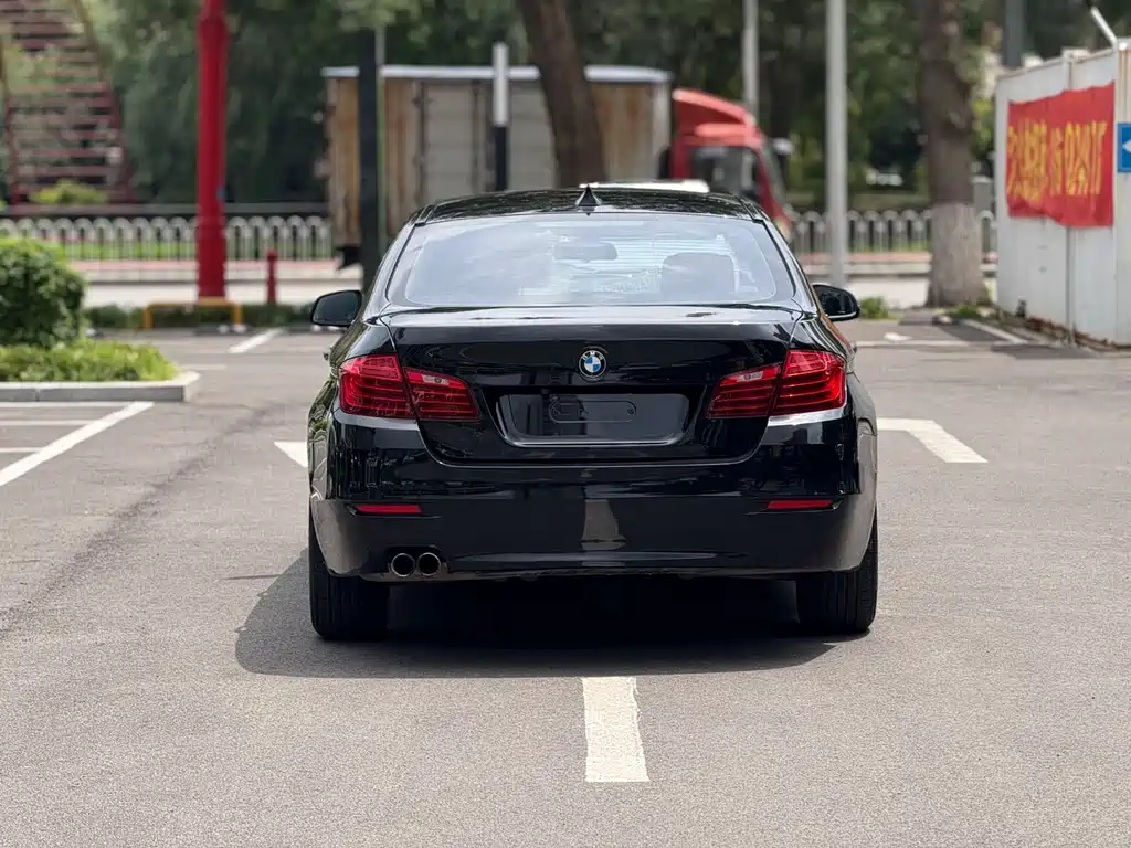 BMW 5 Series 2015 — фото 17