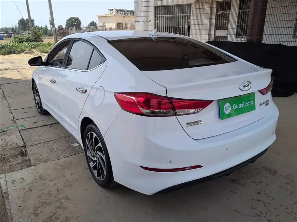 Hyundai Elantra 2019 — фото 5