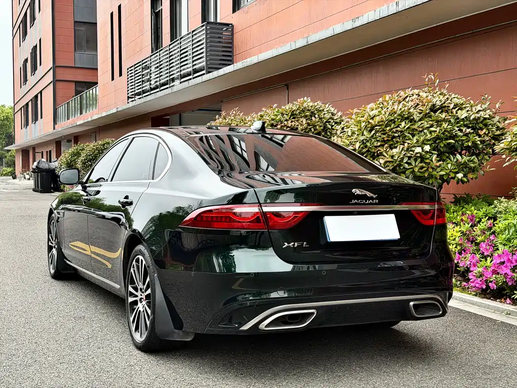 Jaguar XFL 2022 — фото 15